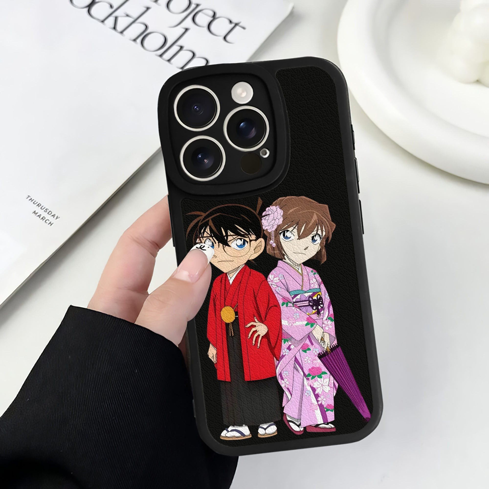 （画像用） 名探偵コナン 江戸川 コナン Detective Conan Conan Edogawa 【iPhone 16シリーズ対応】シリコンスマホケース（レザー調） 材質：シリコン